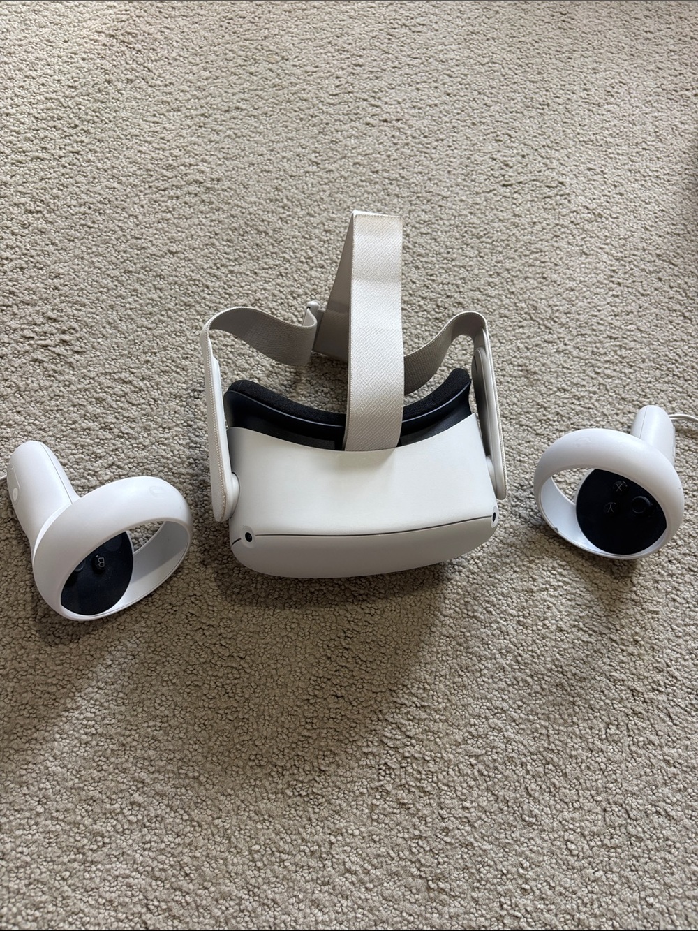 Oculus Quest 2 White Standalone VR Headset with White Controllers
